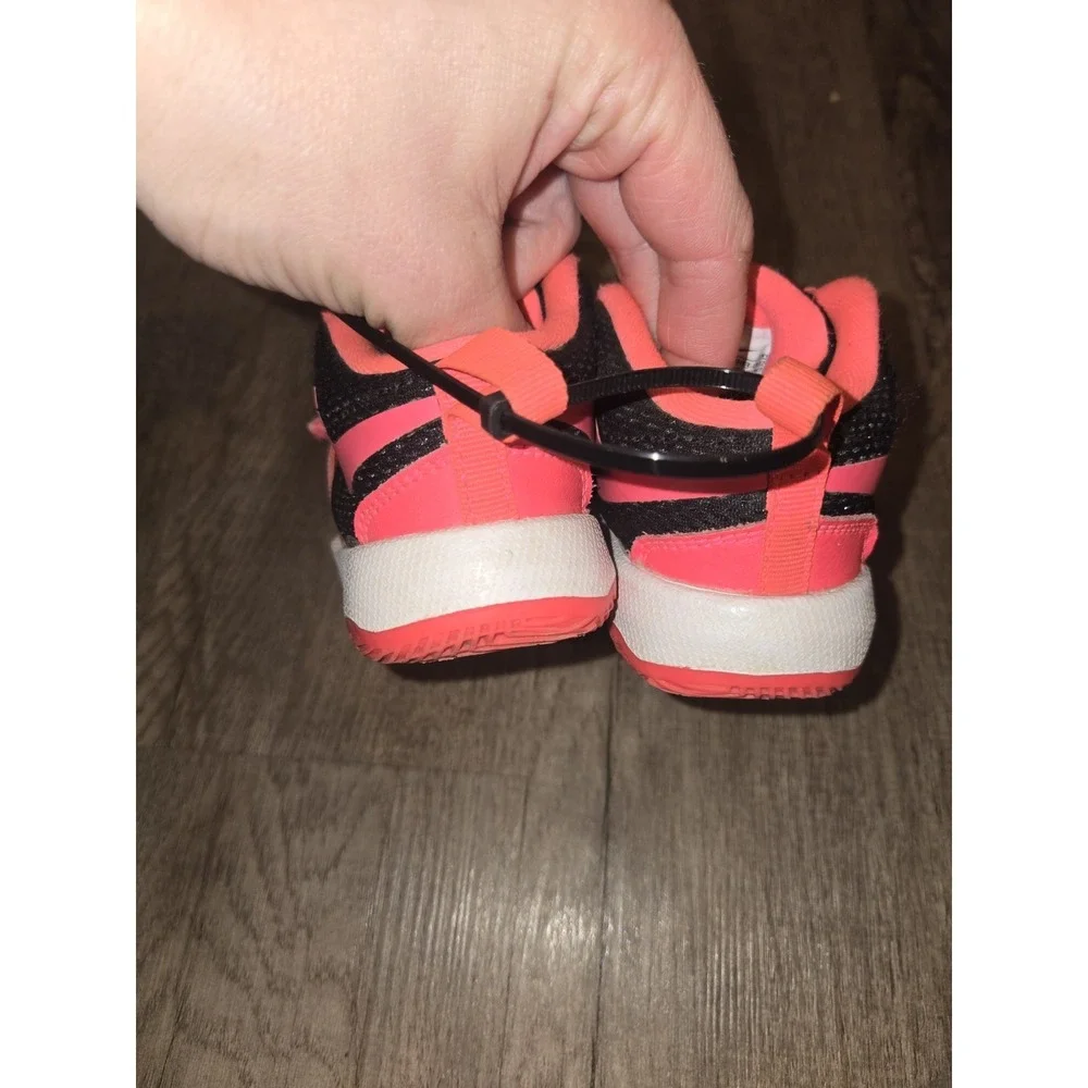 Nike KidsTeam Hustle Basketball Shoe ‎ 881941-002